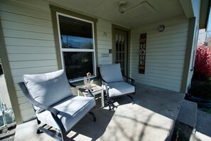 Balcony - Cozy Main Street Cottage (San Andreas)