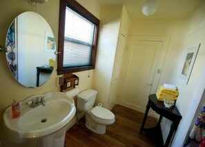 Bathroom - Cozy Main Street Cottage (San Andreas)