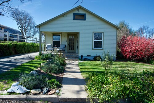 Cozy Main Street Cottage