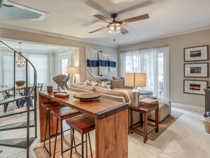 Interior - Heated Pool Access, Great Outdoor Space & Firepit! (Tybee Island)