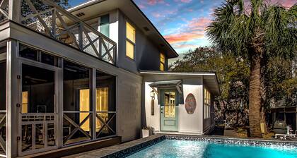 Heated Pool Access, Great Outdoor Space & Firepit!