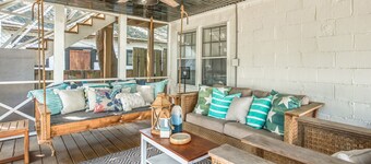 Heated Pool Access, Great Outdoor Space & Firepit!