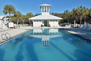 Outdoor pool - Private pool, FREE BIKES, Across the street from the BEACH! Free Pool Heater! (Panama City Beach)