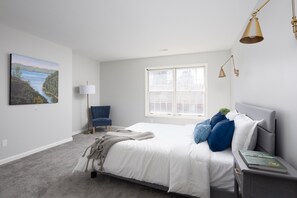 6 bedrooms, iron/ironing board, WiFi, bed sheets