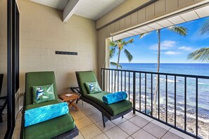 Property grounds - Lovely Oceanfront 2/Bdrm, 4th Floor Condo with A/C at the Kona Bali Kai Resort (Kailua-Kona)