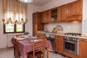 Refrigerador, horno, parrilla de estufa y lavavajillas 