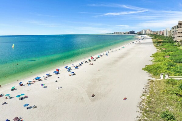 Beach nearby, sun loungers, beach towels - Resort-Style Pool & Hot Tub! Outdoor TV, Fire Pit & Bikes for Island Adventures! (Marco Island)