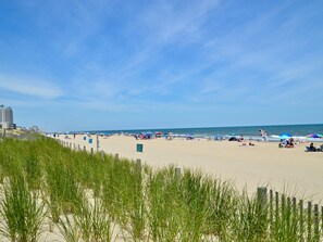 Beach nearby - Top Rated Beautiful Updated Ocean Block Condo! (Ocean City)