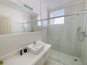 Toallas y papel de baño 