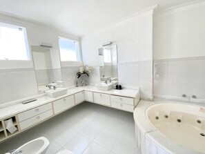 Handtücher, Toilettenpapier