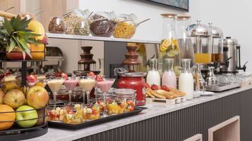 Free daily buffet breakfast