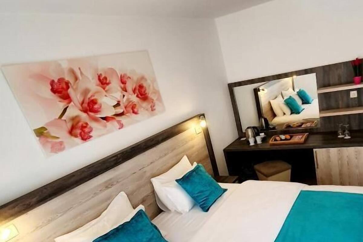 Standard Double/ Twin Room, Block B by Momentum | เตียงเมมโมรีโฟม, มินิบาร์, ตู้นิรภัยในห้องพัก, โต๊ะทำงาน