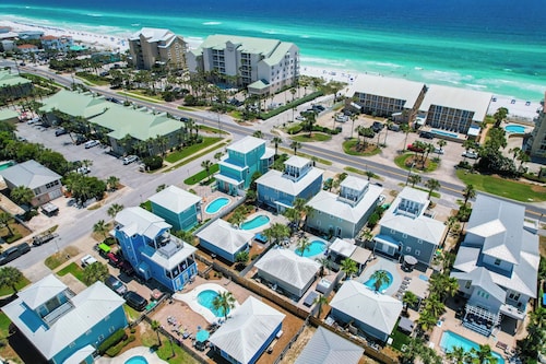 Across Beach, Pool, Pool Table,Ping Pong, Golf Cart Rental, Amazing Yard, 7 BR