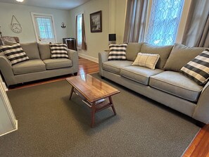 TV - 2-bedroom vacation home in Hammondsport near Keuka Lake (Hammondsport)