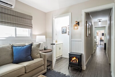 RESORT-STYLE! Hot tub, Fire pit, BBQ, 3/1.5 ba, Lndry, Prking, Toys, EV, Pets ok