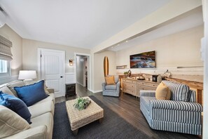 Smart-TV, Kamin, Videospiele, DVD-Player