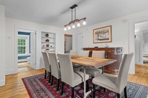 Dining - Spacious Riverfront Home 7 Minutes to Stratton! (Jamaica)