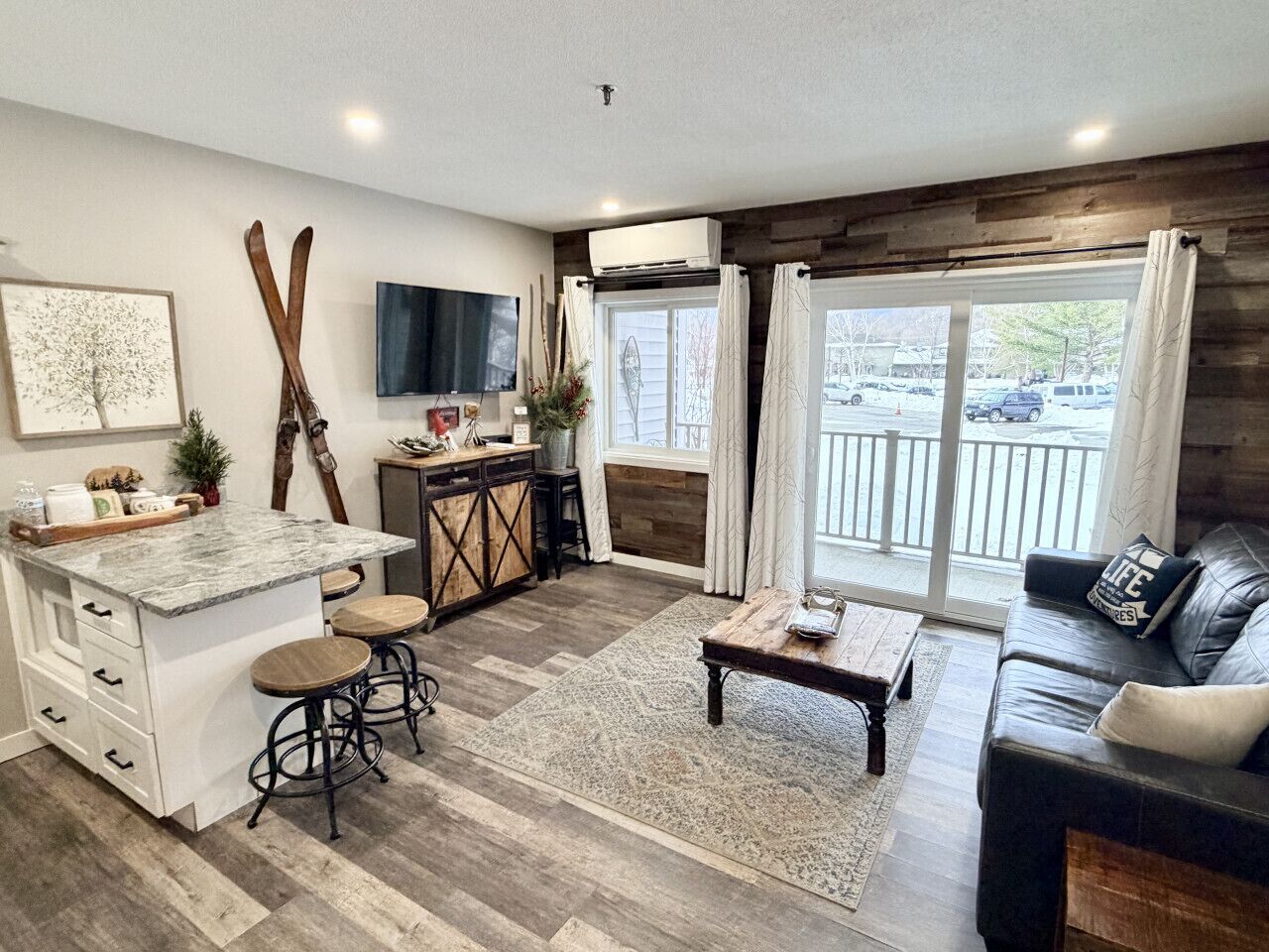 Smart TV, fireplace, table tennis