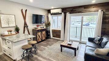 Smart TV, fireplace, table tennis