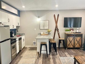 Køleskab, mikrobølgeovn, ovn, kogeplade