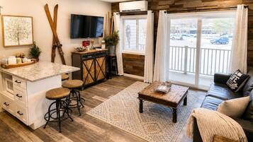Smart TV, fireplace, table tennis