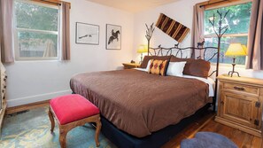 2 bedrooms, iron/ironing board, travel cot, WiFi