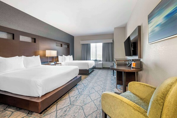 Premium bedding, desk, laptop workspace, iron/ironing board - Comfort Inn & Suites Clarksville - Louisville North (Clarksville)