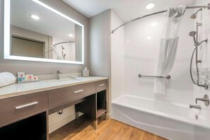 Habitación, 1 cama de matrimonio grande, accesible para personas con discapacidad, no fumadores | Ropa de cama de alta calidad y escritorio
