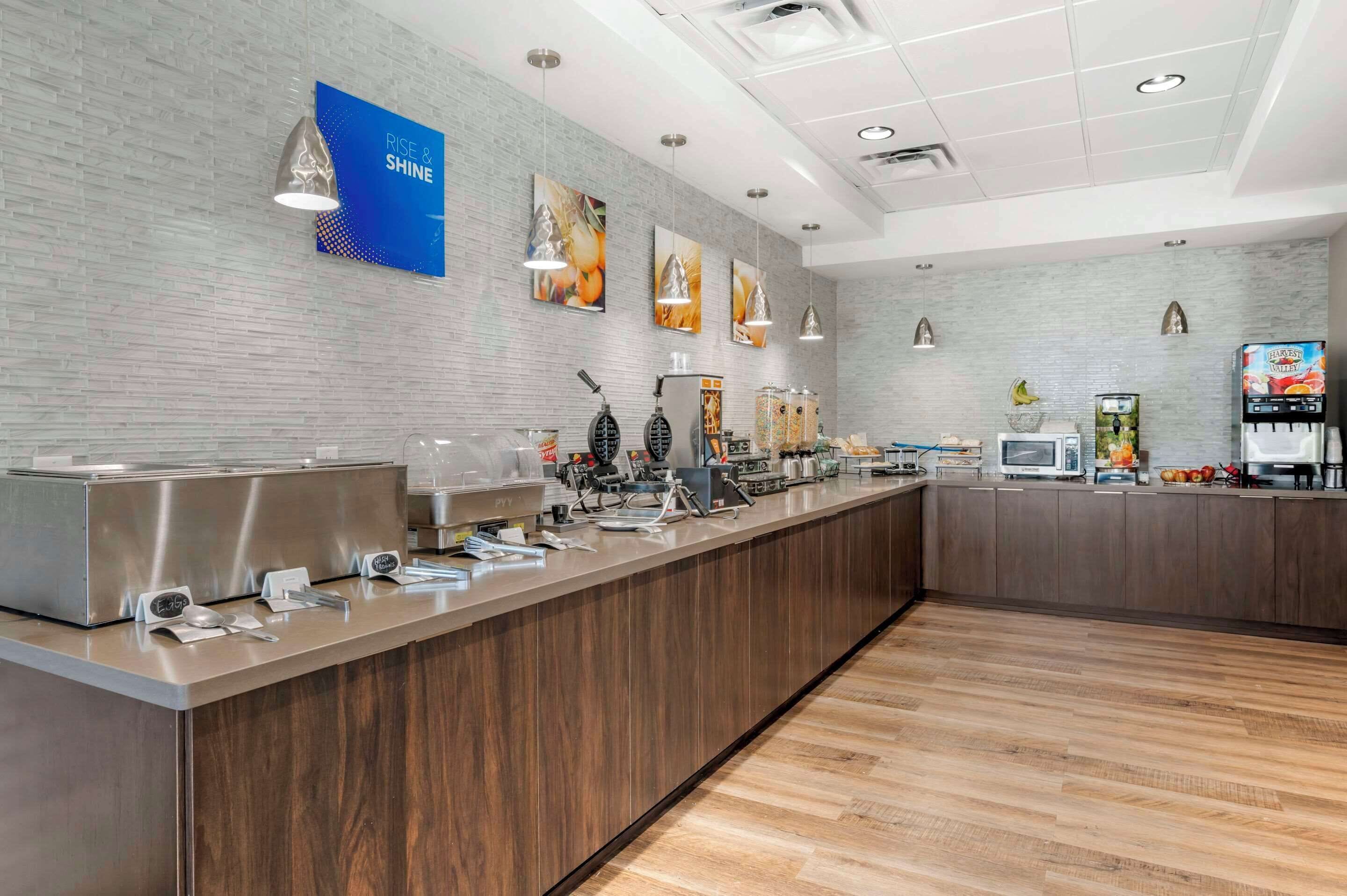 free daily continental breakfast