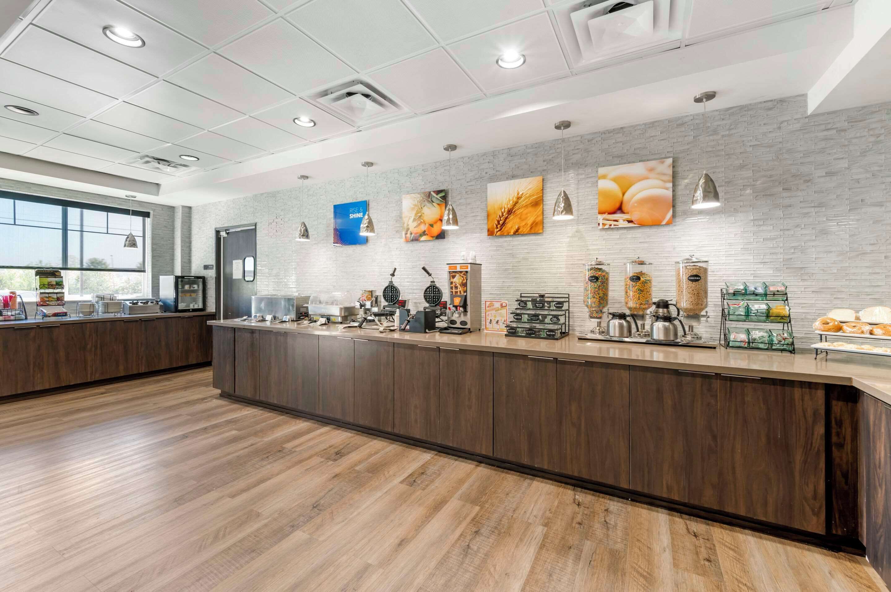 free daily continental breakfast