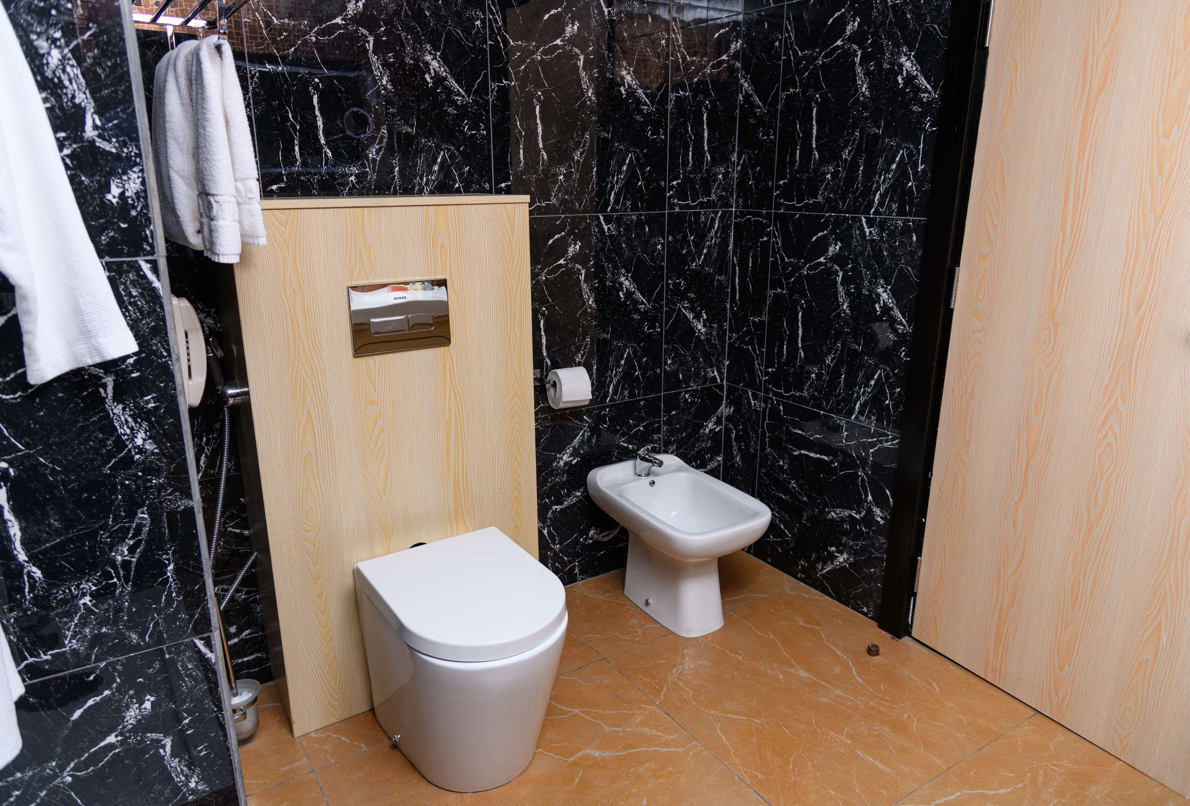 standard room, 1 king bed, non smoking, pool view | bathroom | hair dryer, bidet, towels