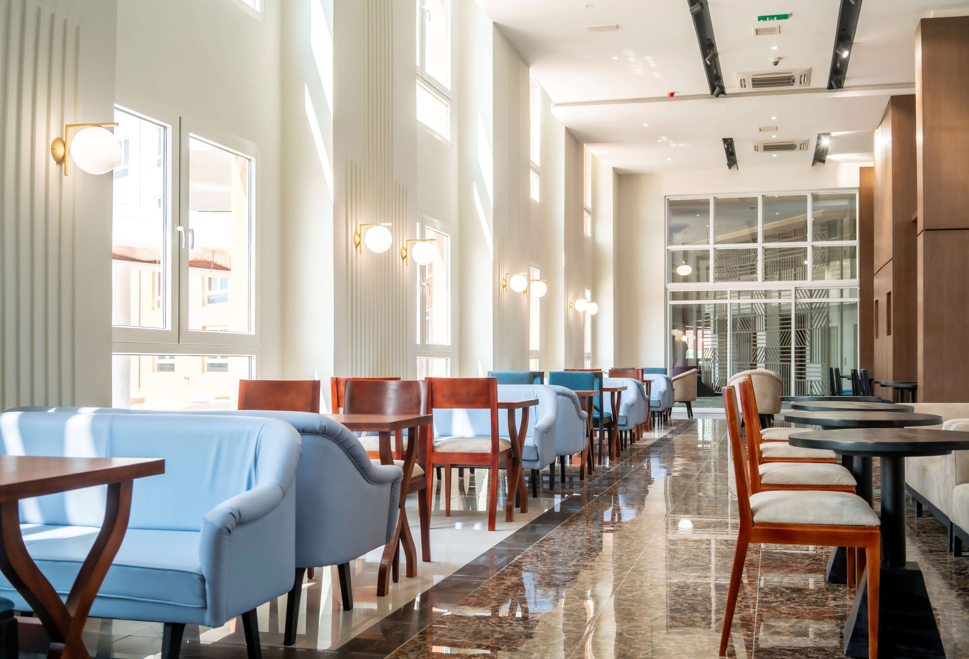 breakfast, lunch, dinner served; international cuisine