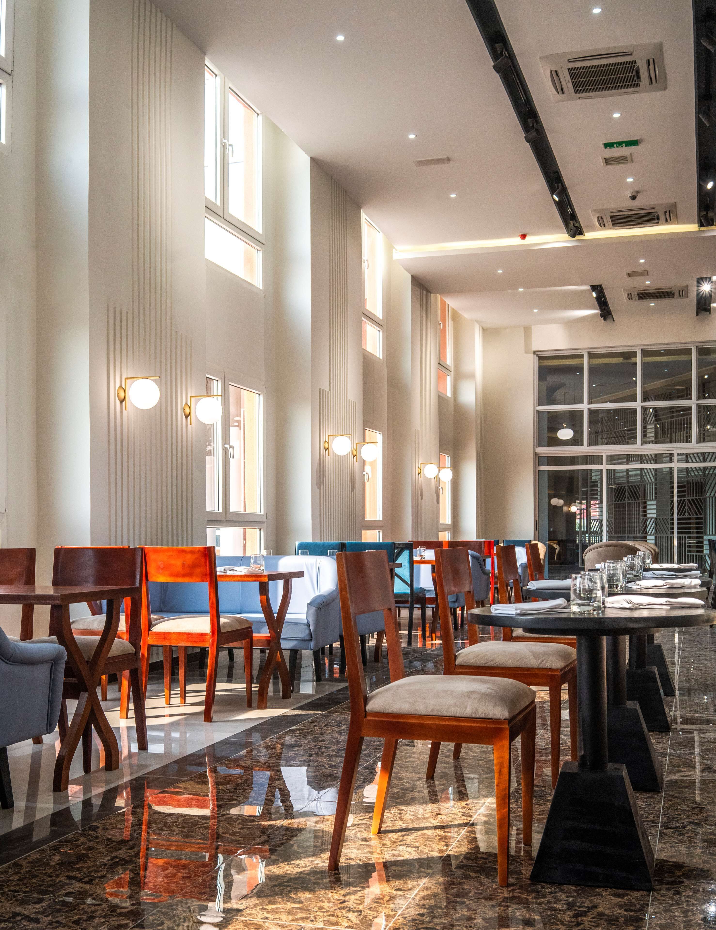 breakfast, lunch, dinner served; international cuisine