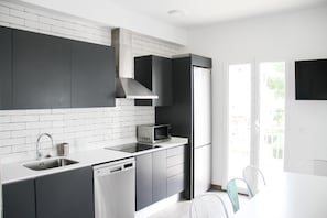 Fridge, microwave, dishwasher, coffee/tea maker