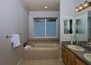 Shower, jetted tub, hair dryer, towels -  ORCA HOUSE SPECTACULAR VIEW!! KACHEMAK DRIVE (Homer)