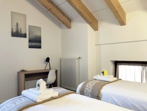 2 Schlafzimmer, Schreibtisch, Bügeleisen/Bügelbrett, kostenloses WLAN