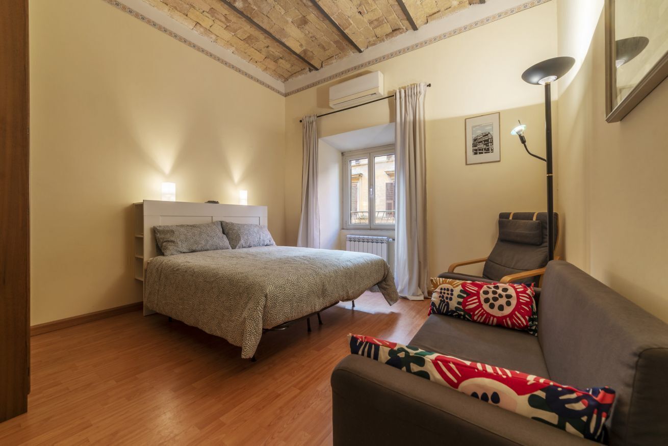 2 bedrooms, iron/ironing board, WiFi