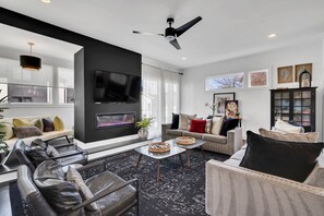 TV, peis og kontorer