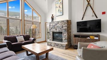 Condo (4 Bedrooms) | Front of property