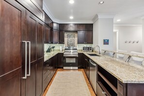 Condo (4 Bedrooms) | Exterior
