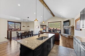 فيلا (4 Bedrooms) | المنشأة من الخارج