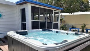 A hot tub with a wooden exterior and a covered seating area. - 3 MIN FROM PRIVATE BEACH & BOAT RAMP (Key Largo)