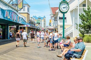Point of interest - Ocean City Boardwalk AND Bay! Walk to everything! (Ocean City)