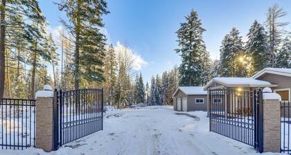 Columbia Falls Private Retreat: Pool Table & Deck!