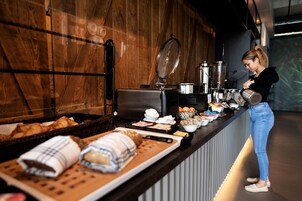 Café da manhã continental todos os dias mediante uma taxa
