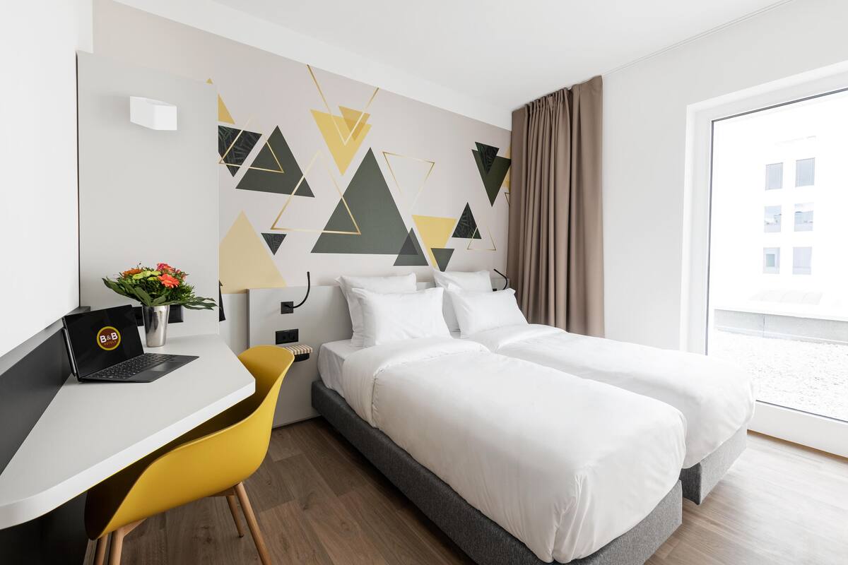 1 bedroom, laptop workspace, soundproofing, free cots/infant beds