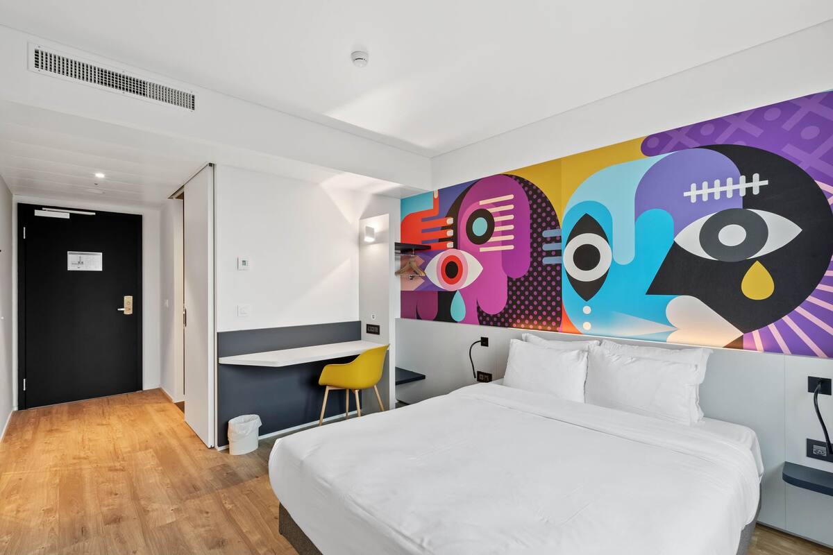 Double Room, Accessible | Premium bedding, laptop workspace, blackout drapes, soundproofing