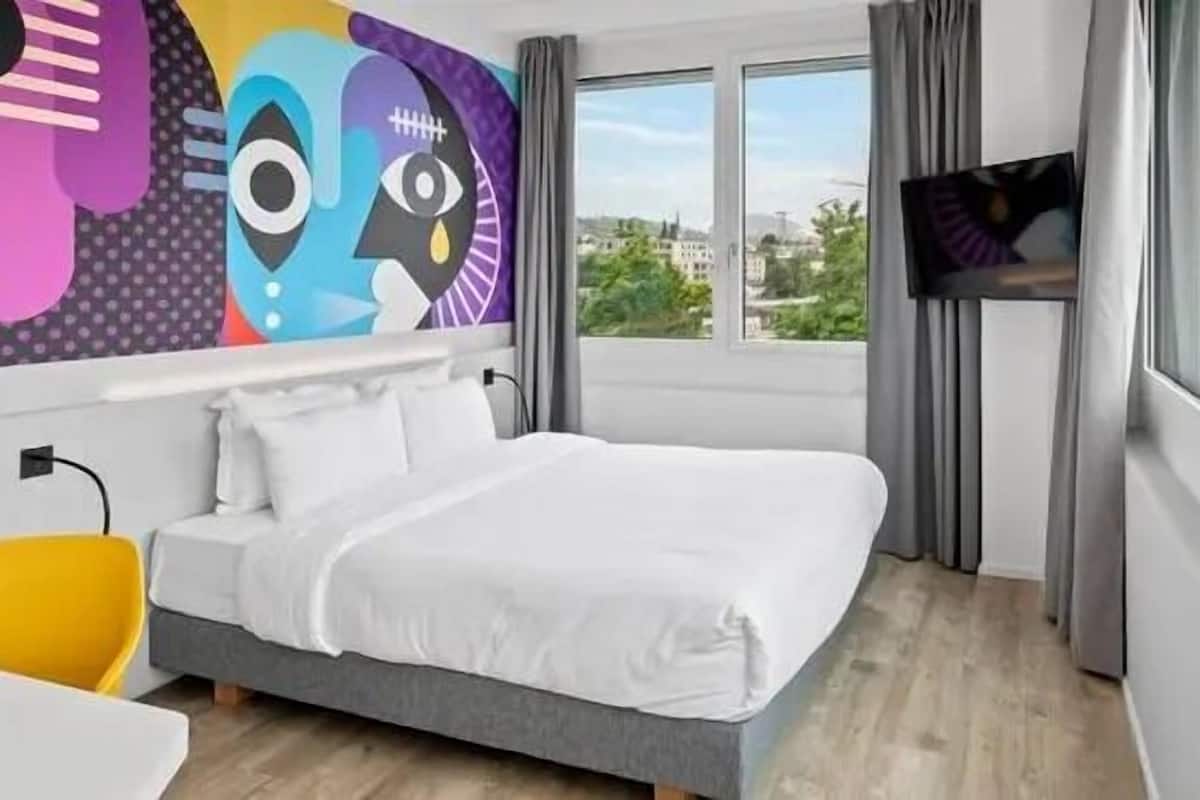 Quadruple Room | Premium bedding, laptop workspace, blackout drapes, soundproofing