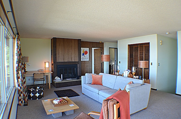 TV, fireplace, DVD player, ping pong