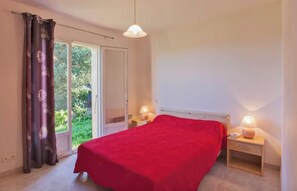 2 bedrooms, bed sheets